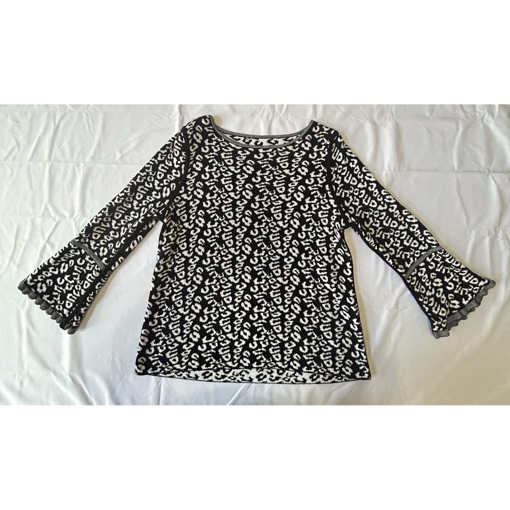 Chico Black and‎ White Reversable Sweater Size Large